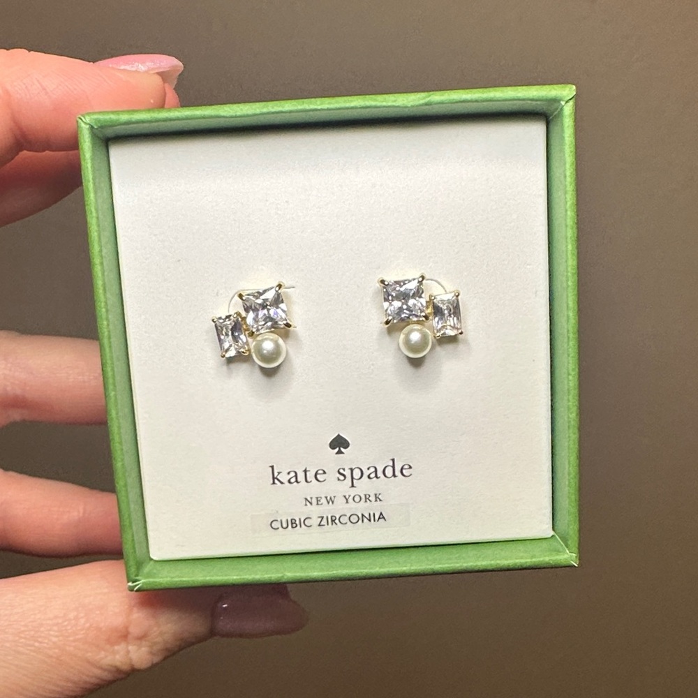 NWT - Kate Spade Victoria Cluster Stud Earrings - Picture 4 of 10